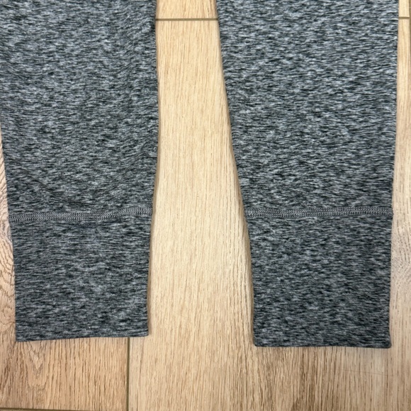 Vuori Women’s Daily Leggings Heathered Black Size Medium 7/8 Length - Picture 7 of 8